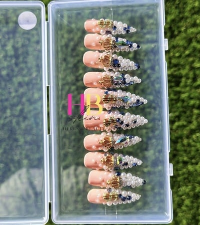 HER ( REUSABLE) press on nails , Size M & S