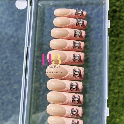  channel (reusable) press on nails , size m & s 