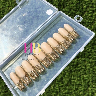 Boss (reusable) press on nails , size medium 