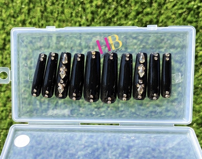 Black diamond. (REUSABLE) Press On Nails , Size M & S 