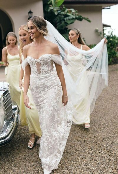 Eleghant Mermaid Off the Shoulder Lace Appliques Wedding Dress Bridal Gown Wedding Gown