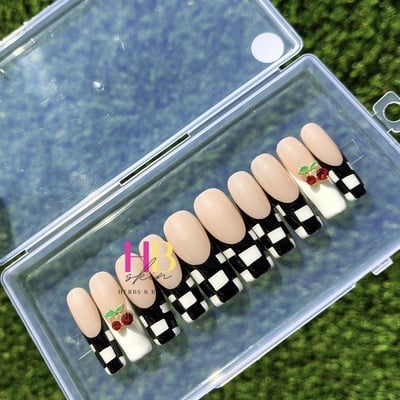 Checker ! , press on nail  ( reusable) size m & s