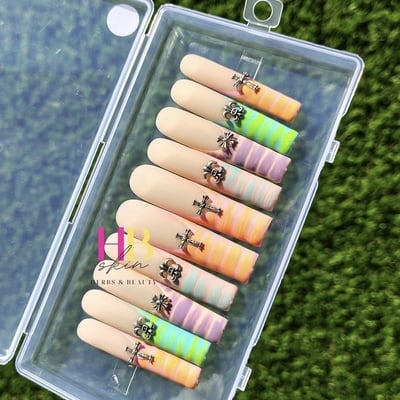 It girl ! , ( reusable) press on nails size m & s 