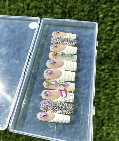 Royalty!  (REUSABLE) Press On Nails Size M & S 