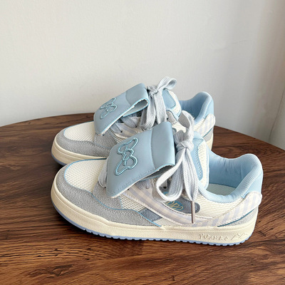 Bowknot embroidered breathable sneakers