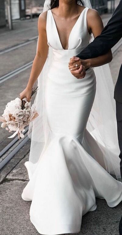 Simple Sheath V Neck Sleeveless Beach Bohomia Wedding Dress Bridal Gowns
