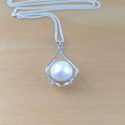 Sterling silver freshwater pearl pendant & chain/freshwater pearl necklace/pearl jewellery/pearl jewelry/pearl pendant/uk