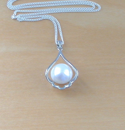 Sterling Silver Freshwater Pearl Pendant & Chain/Freshwater Pearl Necklace/Pearl Jewellery/Pearl Jewelry/Pearl Pendant/UK