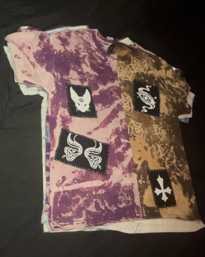Split Anti-dye Tee with patches 