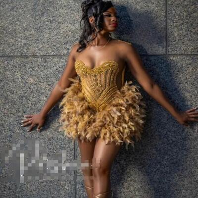 Stunning golden baddie bespoke prom dress feather sexy black girls pink feather cocktail dress with diamond beaded mini short homecoming vestido