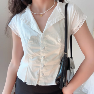 Vintage round neck lace top with small flying sleeves