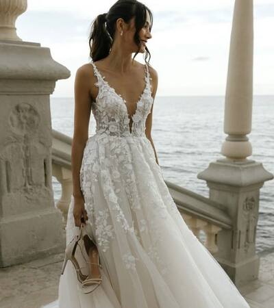 Fantastic Lace Beach Wedding Dress, Floral Backless Wedding Dress Bridal Gown
