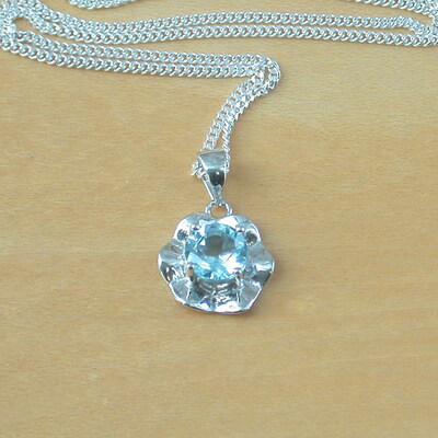 Sterling silver blue topaz flower pendant & chain/topaz necklace/blue topaz necklace/topaz jewellery/topaz jewelry/uk - Thumbnail 5