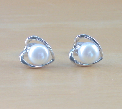 Sterling Silver White Freshwater Pearl Heart Earrings/Pearl Earrings/Heart Earrings/Pearl Jewellery/Pearl Jewelry/June Birthstone/UK