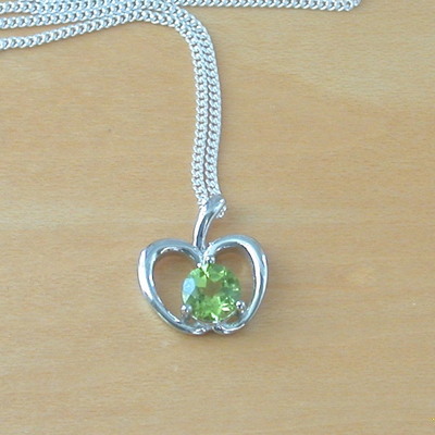 Sterling silver peridot apple pendant & chain/peridot necklace/peridot jewellery/peridot jewelry/gemstone necklace/august birthstone/uk - Thumbnail 5
