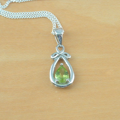 Sterling silver peridot pendant and 18" chain/peridot necklace/peridot jewellery/peridot jewelry/august birthstone/uk - Thumbnail 5
