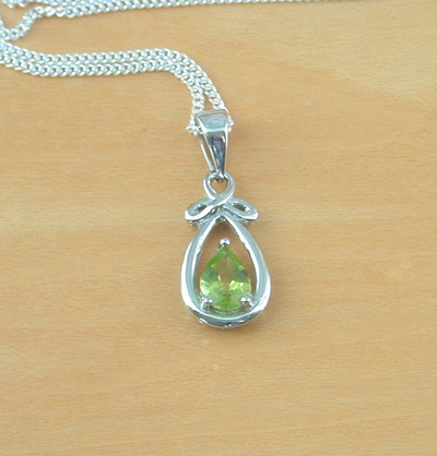 Sterling Silver Peridot Pendant and 18" Chain/Peridot Necklace/Peridot Jewellery/Peridot Jewelry/August Birthstone/UK