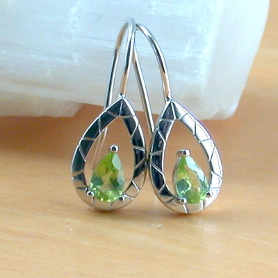 Sterling silver peridot hook earrings/peridot drop earrings/peridot earrings/peridot jewellery/peridot jewelry/august birthstone/uk - Thumbnail 4