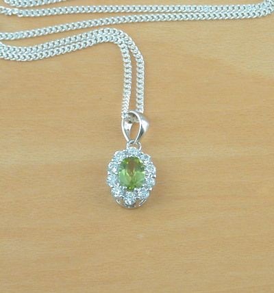 925 Peridot Cz Pendant & 18 " Sterling Silver Chain/Peridot Necklace/Peridot Jewelry/Peridot Jewellery/Peridot Jewelery/August Birthstone