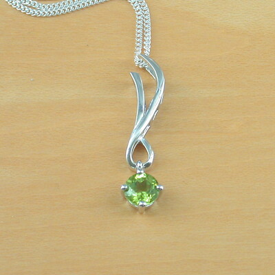 925 peridot pendant & 18" silver chain/ peridot jewelry/peridot jewellery/peridot necklace/august birthstone/peridot jewelery/green peridot - Thumbnail 5