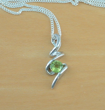 925 Peridot Pendant/Sterling Silver Peridot Pendant/Peridot Jewelry/Peridot Jewellery/August Birthstone/Peridot Jewelery