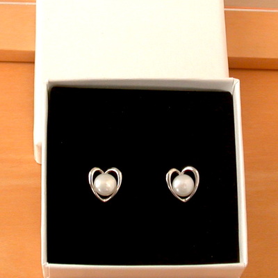 Boxed earrings/sterling silver white freshwater pearl stud earrings/pearl earrings/pearl jewellery/pearl jewelry/earrings/june birthstone/uk