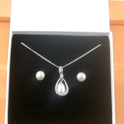  boxed gift set/sterling silver white freshwater pearl necklace & earrings/pearl earrings/pearl necklace/june birthstone/pearl jewellery/pearl 