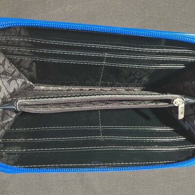 Loungefly r2d2 blue & white clutch/bifold wallet