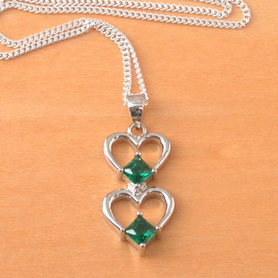 Sterling silver emerald heart pendant & chain/emerald necklace/emerald jewellery/emerald jewelry/gemstone necklace/uk