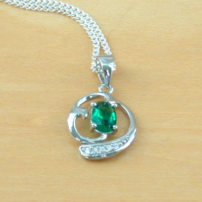 Sterling silver emerald pendant & chain/emerald necklace/emerald jewellery/emerald jewelry/gemstone necklace/uk