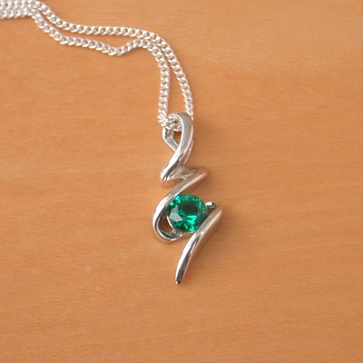 925 emerald (lab created) pendant & 18"silver chain/emerald necklace/emerald jewellery/emerald jewelry/emerald jewelery/may birthstone/green