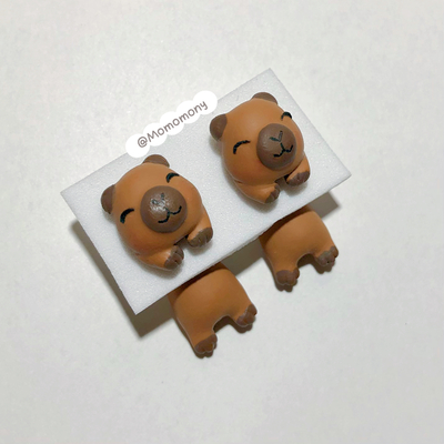 Capibara capybara clinging earrings kawaii
