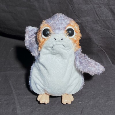 Small moving & talking porg