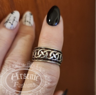Celtic knotwork ring