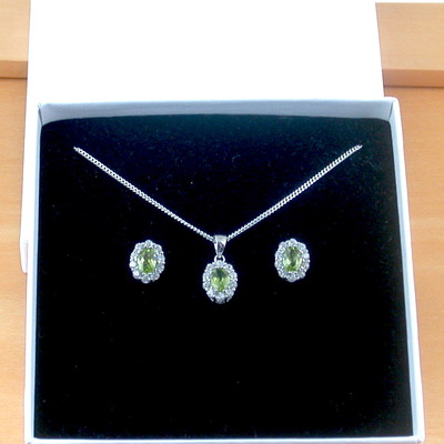 Boxed gift set/sterling silver peridot pendant & chain/peridot necklace/peridot jewellery/peridot jewelry/peridot earrings/august birthstone/uk