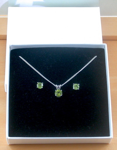 BOXED GIFT SET/Sterling Silver Peridot Pendant & Chain/Peridot Necklace/Peridot Jewellery/Peridot Jewelry/Peridot Earrings/August Birthstone/U
