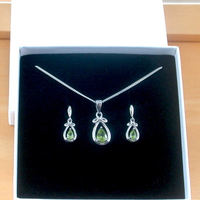 Boxed gift set/sterling silver peridot celtic knot pendant & chain/peridot necklace/peridot jewellery/peridot jewelry/peridot earrings/august
