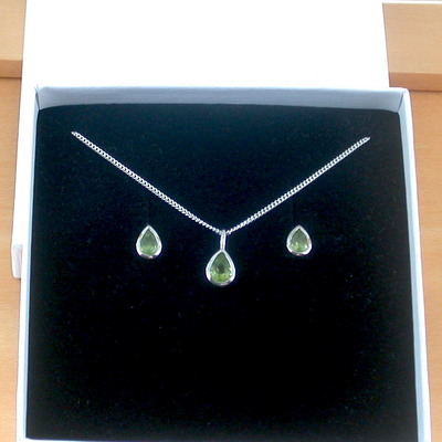 Boxed gift set/sterling silver peridot teardrop pendant & chain/peridot necklace/peridot jewellery/peridot jewelry/peridot earrings/august