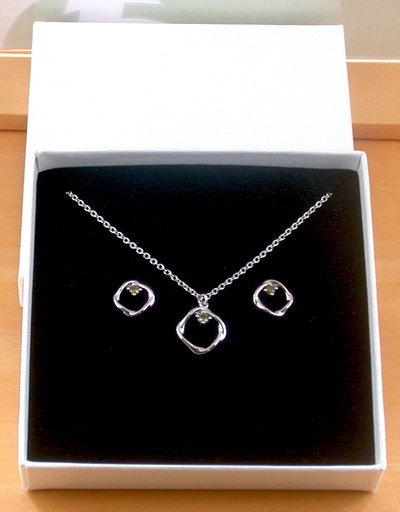  BOXED GIFT SET/Sterling Silver Peridot Circle Necklace/Peridot Necklace/Peridot Jewellery/Peridot Jewelry/Peridot Earrings/August