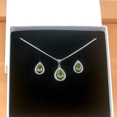 Boxed gift set/sterling silver peridot & cz pendant & chain/peridot necklace/peridot jewellery/peridot jewelry/peridot earrings/august