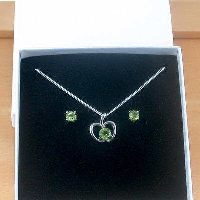 Boxed gift set/sterling silver peridot apple pendant & chain/peridot necklace/peridot jewellery/peridot jewelry/peridot earrings/august
