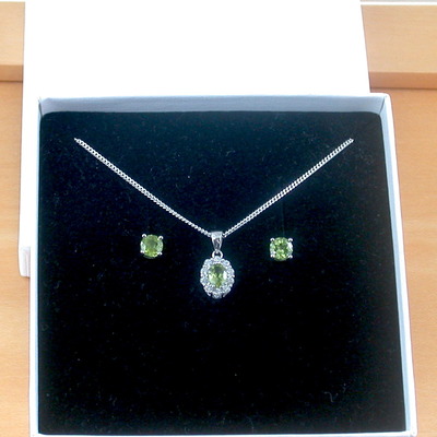 Boxed gift set/sterling silver peridot & cz pendant & chain/peridot necklace/peridot jewellery/peridot jewelry/peridot earrings/august birthstone/u