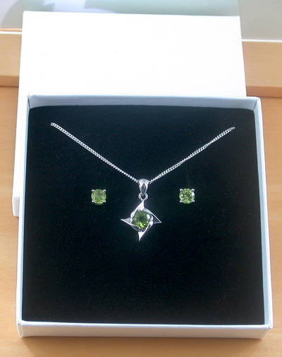 BOXED GIFT SET/Sterling Silver Peridot Star Pendant & Chain/Peridot Necklace/Peridot Jewellery/Peridot Jewelry/Peridot Earrings/August Birthst