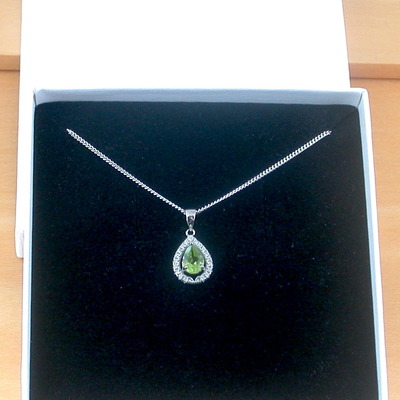Boxed gift /sterling silver peridot & cz pendant & chain/peridot necklace/peridot jewellery/peridot jewelry/peridot earrings/august