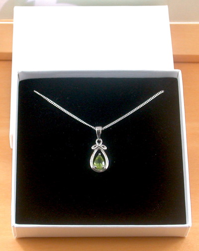 BOXED GIFT /Sterling Silver Peridot Celtic Knot Pendant & Chain/Peridot Necklace/Peridot Jewellery/Peridot Jewelry/Peridot Earrings/August
