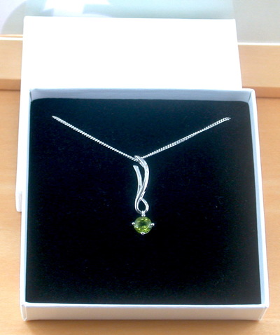 BOXED GIFT /Sterling Silver Peridot Star Pendant & Chain/Peridot Necklace/Peridot Jewellery/Peridot Jewelry/Peridot Earrings/August