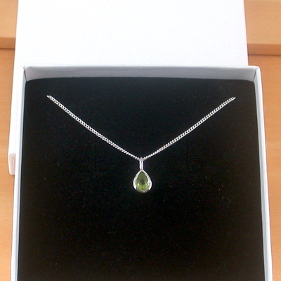 Boxed gift /sterling silver peridot teardrop pendant & chain/peridot necklace/peridot jewellery/peridot jewelry/peridot earrings/august