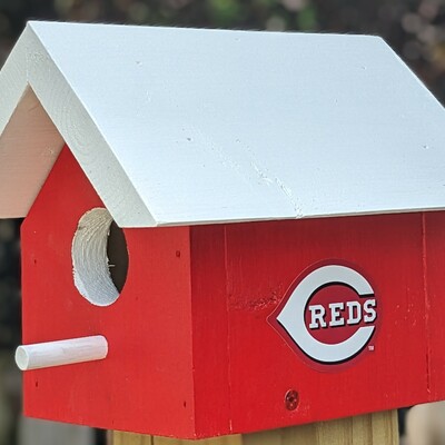 Reds bird house