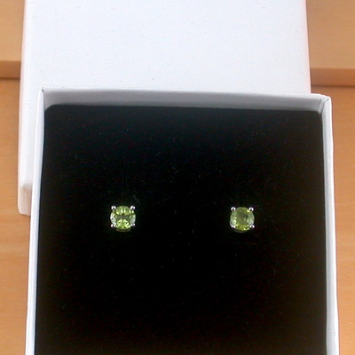 Boxed gift/925 peridot stud earrings/silver peridot stud earrings/august birthstone /peridot jewellery/peridot jewelry/peridot jewelery