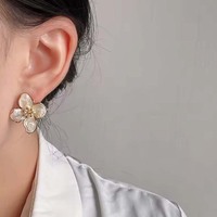 Vintage Metal Ear Stud Sweet Flower Stud Earrings For Women Girls - Thumbnail 8